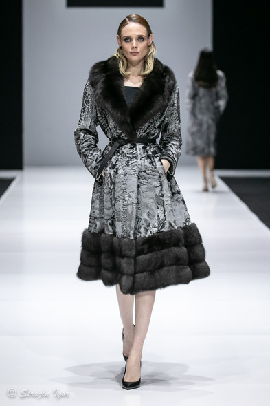 Полупальто из меха каракульчи с английским воротником из меха баргузинского соболя K-202-01