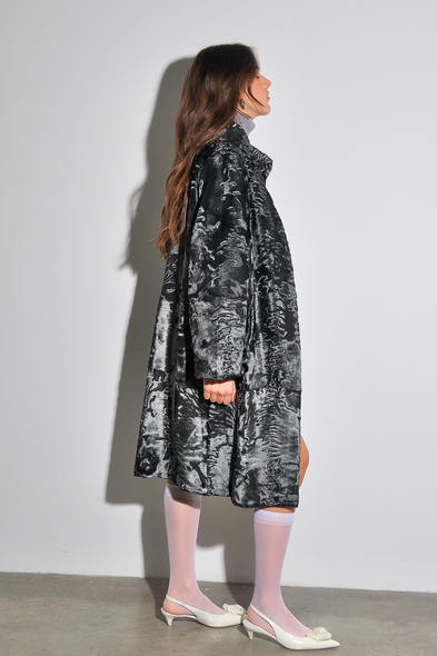 Пальто из меха каракульчи с воротником стойка K-512-02