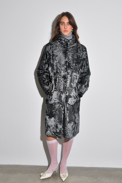 Пальто из меха каракульчи с воротником стойка K-512-04