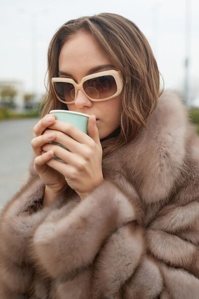 Куртка из меха куницы с английским воротником M-001-06