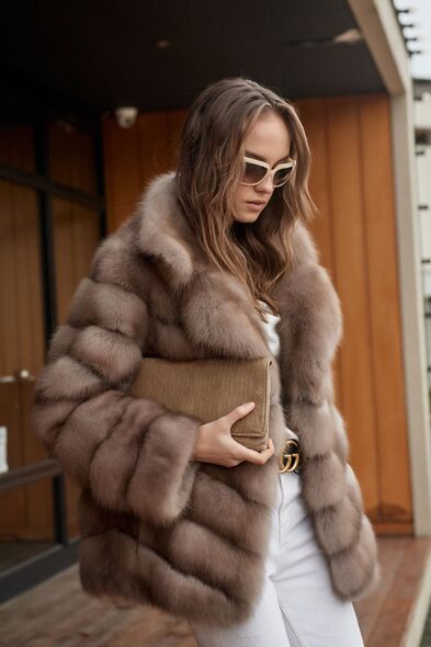 Куртка из меха куницы с английским воротником M-001-08