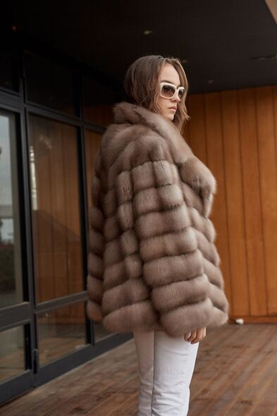 Куртка из меха куницы с английским воротником M-001-10