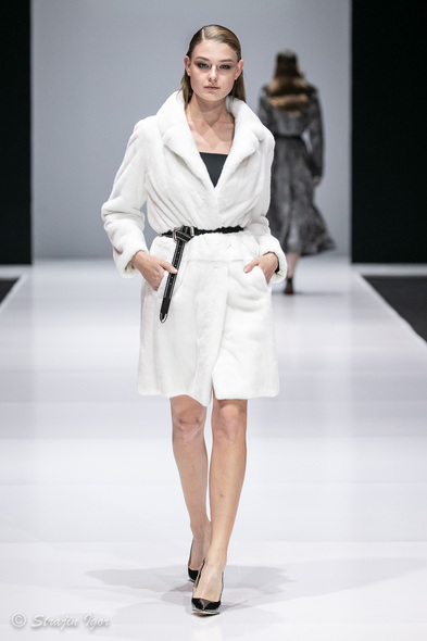 Полупальто из меха норки с английским воротником N-208-01