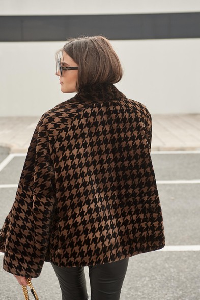 Куртка из меха стриженой норки с английским воротником, принт N-441-02