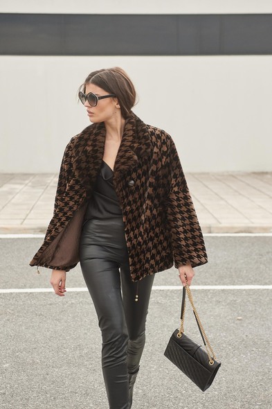 Куртка из меха стриженой норки с английским воротником, принт N-441-06