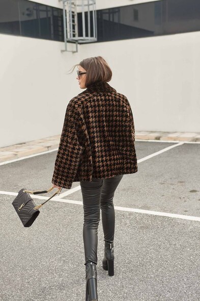 Куртка из меха стриженой норки с английским воротником, принт N-441-08