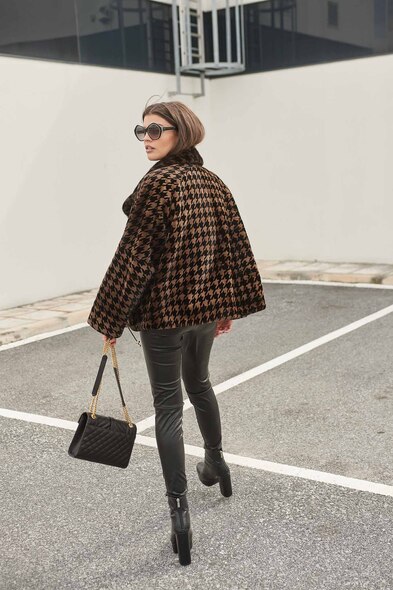 Куртка из меха стриженой норки с английским воротником, принт N-441-09