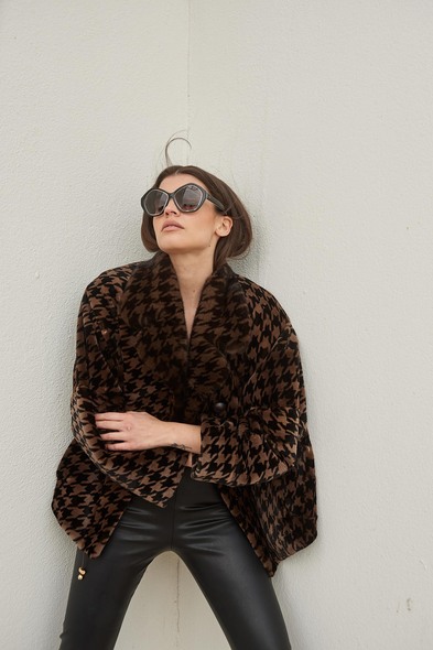 Куртка из меха стриженой норки с английским воротником, принт N-441-12