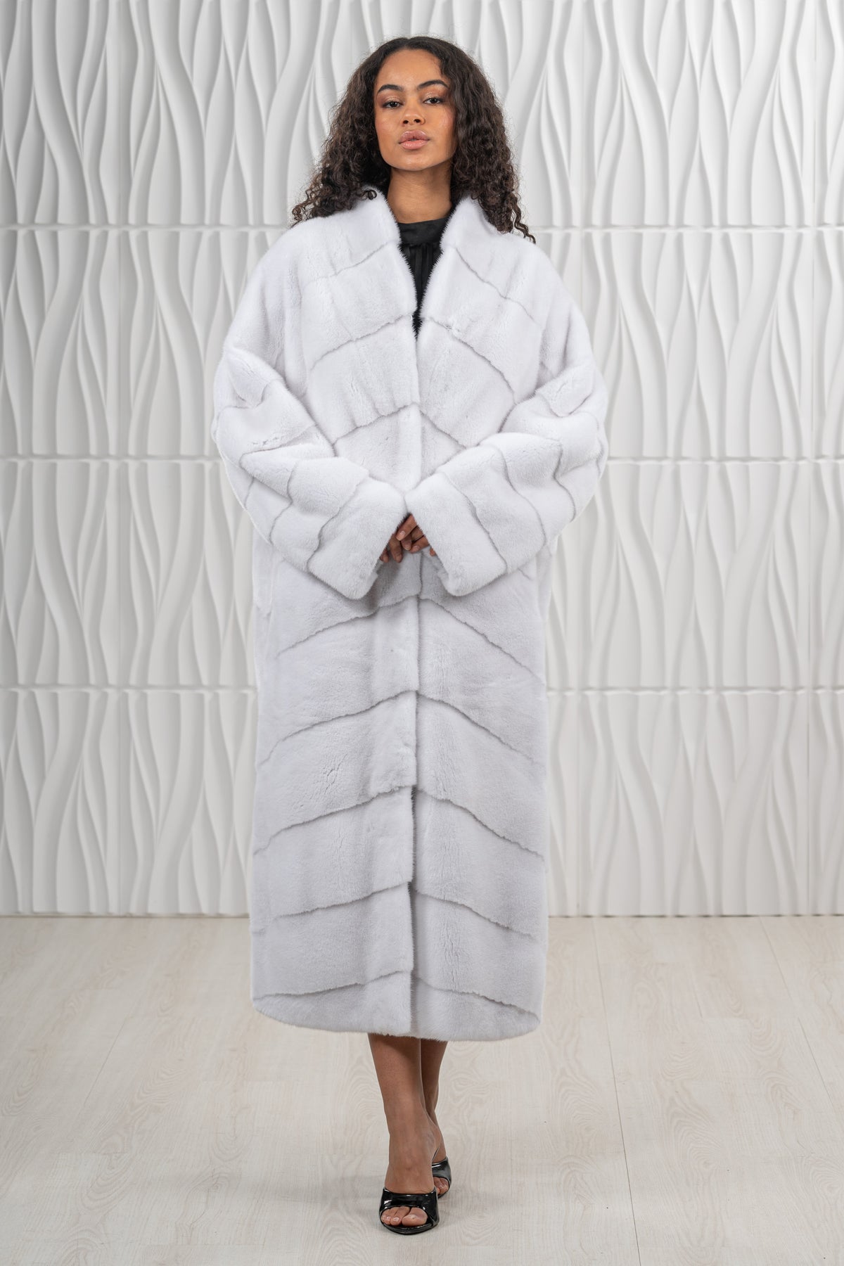 Натуральная шуба из меха норки White Velvet N-881 N-881 Натуральная шуба из меха норки White Velvet N-881 N-881