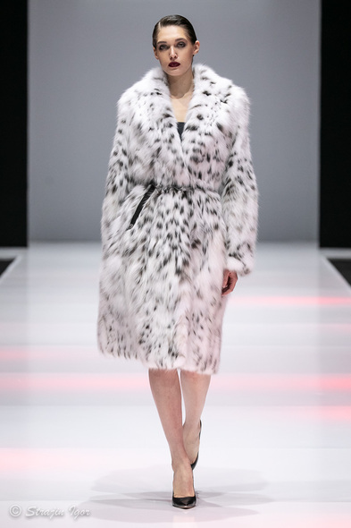 Полупальто из меха канадской рыси с английским воротником R-201-01