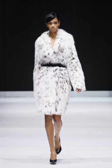 Полупальто из меха канадской рыси с английским воротником R-380-01