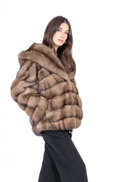Куртка из меха баргузинского соболя с капюшоном S-523-02