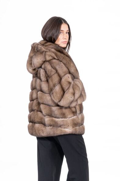 Куртка из меха баргузинского соболя с капюшоном S-523-05