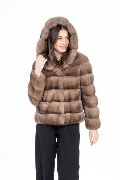 Куртка из меха баргузинского соболя с капюшоном S-525-06